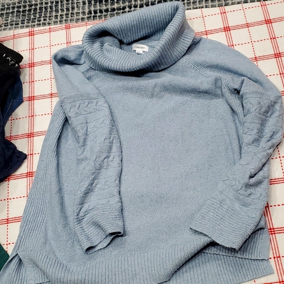 Sweater - Picture 1 of 4